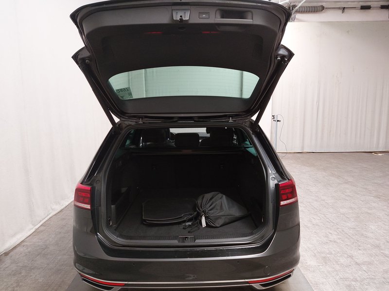 Volkswagen Passat GTE 1.4 TSI automatik • panorama • ACC — 17
