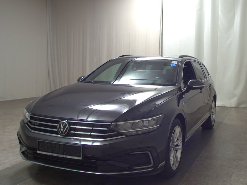 Volkswagen Passat GTE 1.4 TSI automatik • panorama • ACC — 2