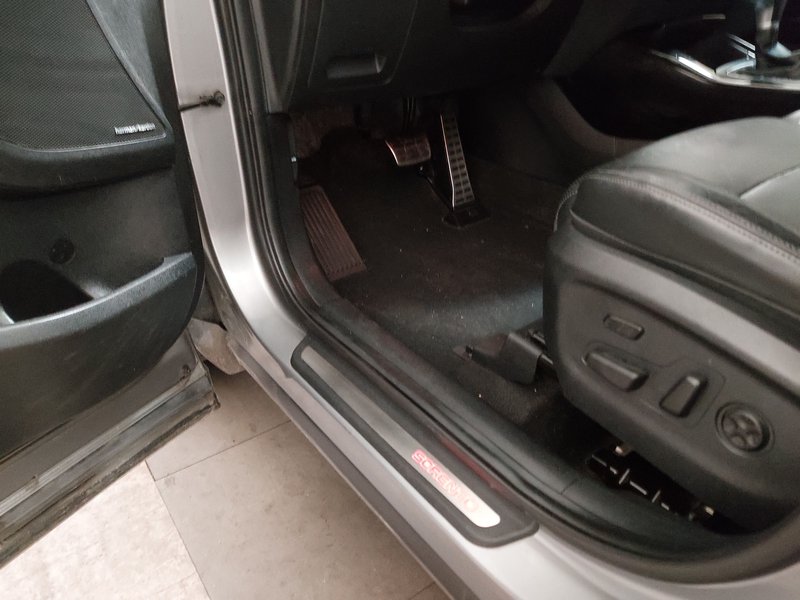 Kia Sorento 2.2 CRDI 4WD Platinum automatik • 360° kamera • 4x4 — 7
