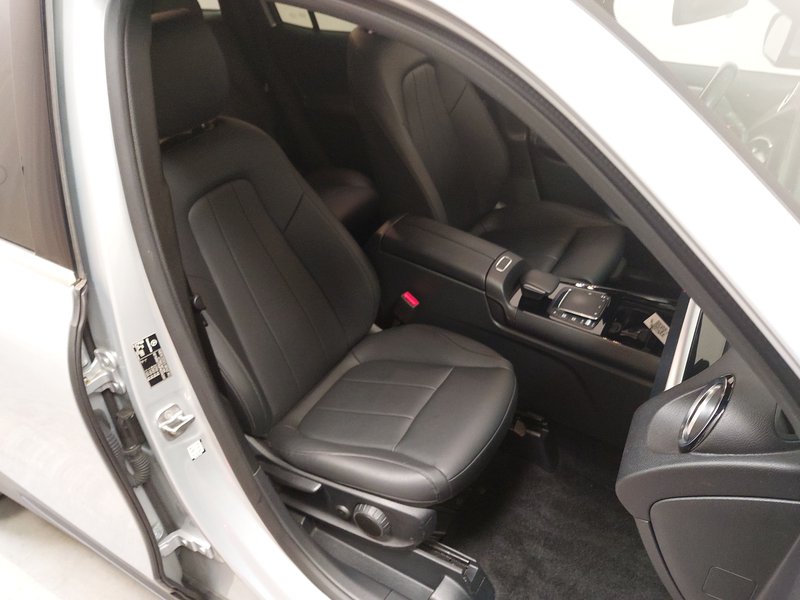 Mercedes-Benz GLB 220 d 4MATIC automatik Style • 360° kamera • ACC — 10
