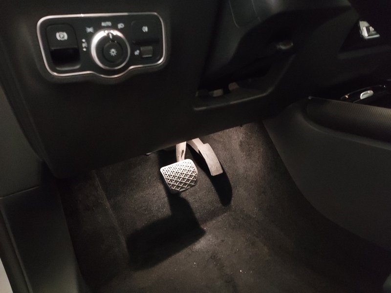 Mercedes-Benz GLB 220 d 4MATIC automatik Style • 360° kamera • ACC — 7
