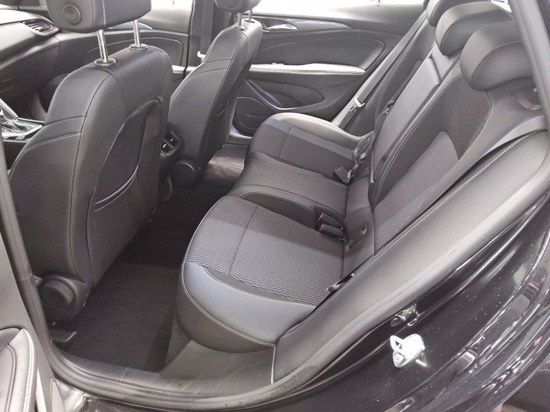 Opel Insignia Sports Tourer 2.0 CDTI automatik Business Edition • AHK • Full LED — 12