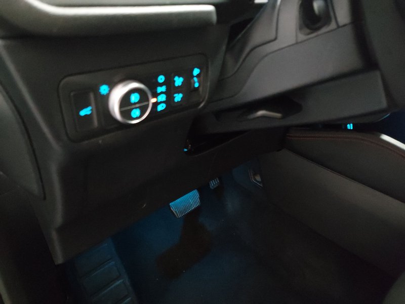 Ford Kuga 2.0 EcoBlue ST-Line X automatik • 4x4 • el. vrata prtljažnika — 7