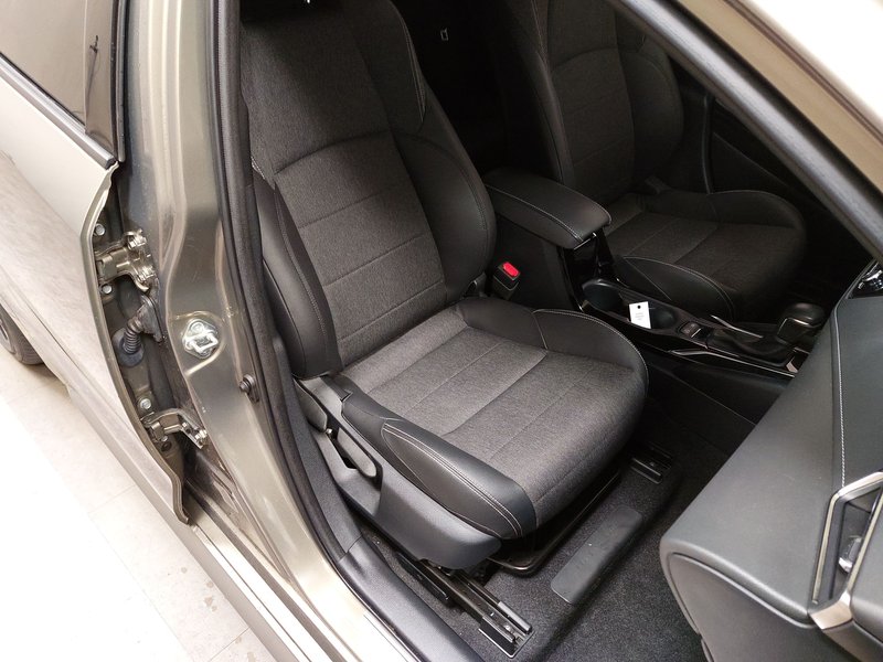 Toyota Corolla Touring Sports 1.8 Hybrid automatik • ACC • Full LED — 10