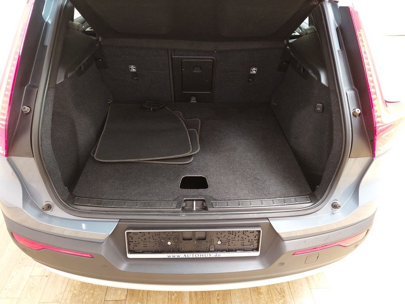 Volvo XC40 T4 Recharge automatik Core • ACC • električna vrata — 19