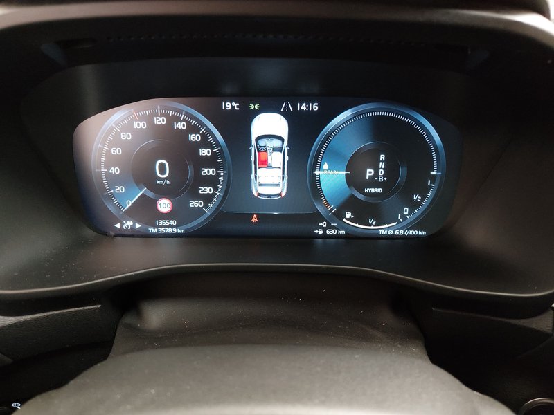 Volvo XC40 T4 Recharge automatik Core • ACC • električna vrata — 24
