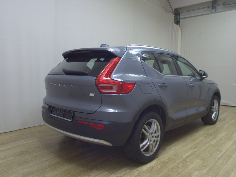 Volvo XC40 T4 Recharge automatik Core • ACC • električna vrata — 4