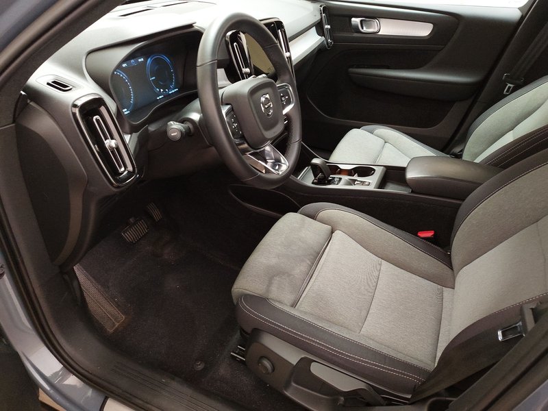 Volvo XC40 T4 Recharge automatik Core • ACC • električna vrata — 6