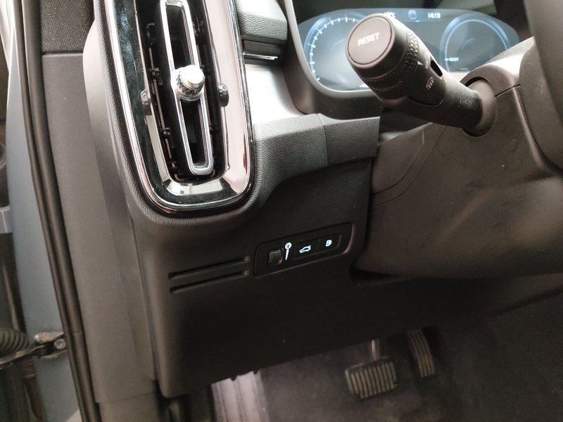 Volvo XC40 T4 Recharge automatik Core • ACC • električna vrata — 7