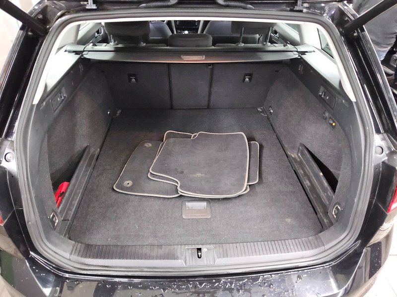 Volkswagen Passat Variant 2.0 TDI automatik • AHK • električna vrata prtljažnika — 11