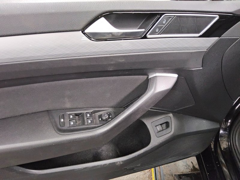 Volkswagen Passat Variant 2.0 TDI automatik • AHK • električna vrata prtljažnika — 9