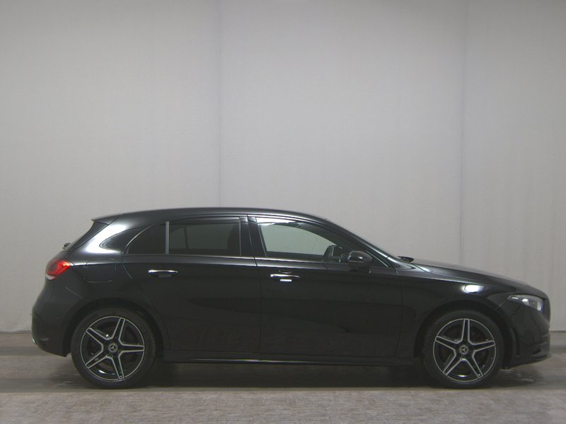 Mercedes-Benz A 250 e automatik AMG Line • ACC • Full LED