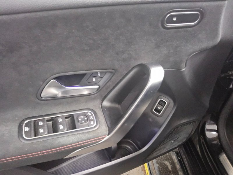 Mercedes-Benz A 250 e automatik AMG Line • ACC • Full LED — 10