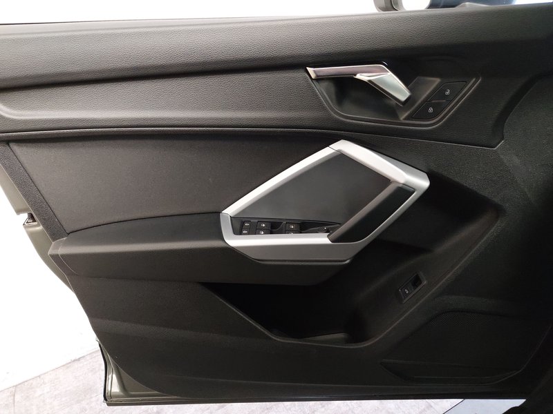 Audi Q3 35 TFSI automatik advanced • ACC • električna vrata prtljažnika — 5