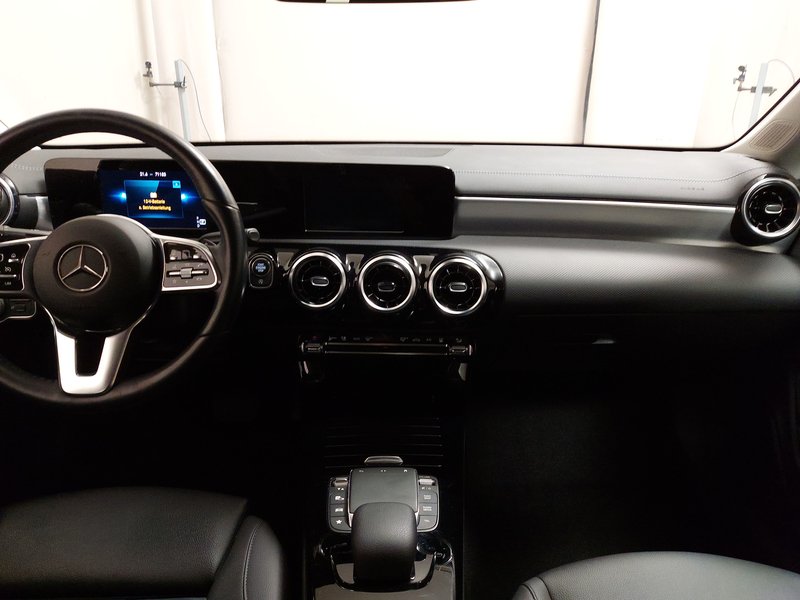 Mercedes-Benz CLA 220 d automatik Progressive • LED • digitalni instrumenti — 18
