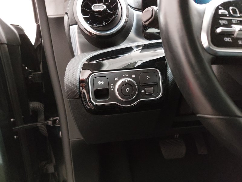 Mercedes-Benz CLA 220 d automatik Progressive • LED • digitalni instrumenti — 7