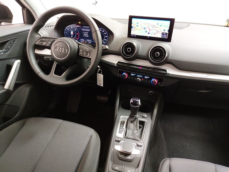 Audi Q2 30 TDI S line automatik • Full LED • digitalni instrumenti — 19