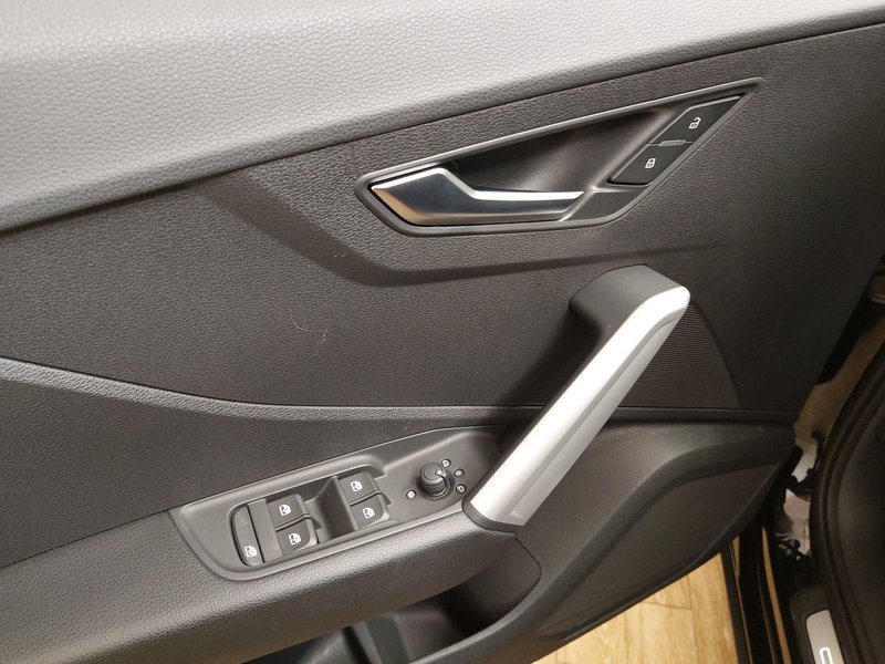 Audi Q2 30 TDI S line automatik • Full LED • digitalni instrumenti — 4