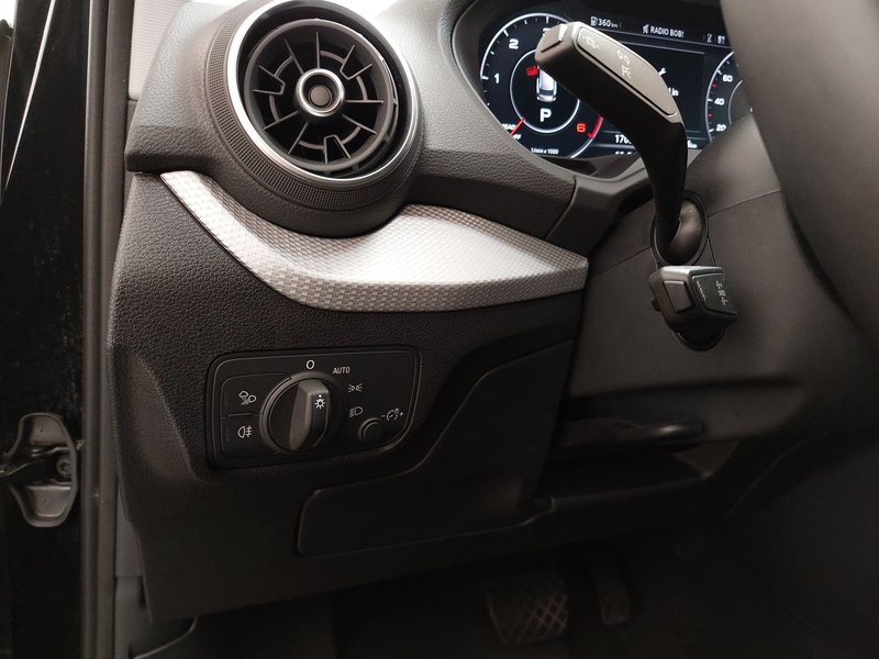 Audi Q2 30 TDI S line automatik • Full LED • digitalni instrumenti — 6
