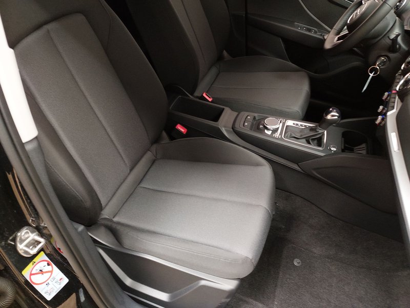 Audi Q2 30 TDI S line automatik • Full LED • digitalni instrumenti — 9