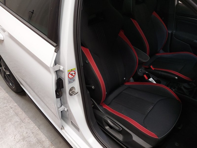 Škoda Kamiq 1.5 TSI automatik Monte Carlo • panorama • AHK — 10