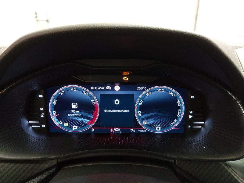 Škoda Kamiq 1.5 TSI automatik Monte Carlo • panorama • AHK — 17