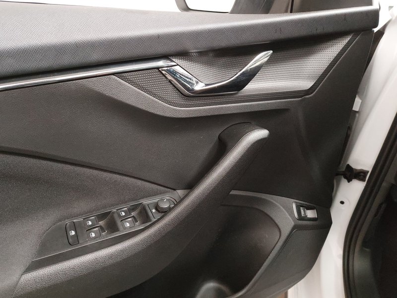 Škoda Kamiq 1.5 TSI automatik Monte Carlo • panorama • AHK — 5