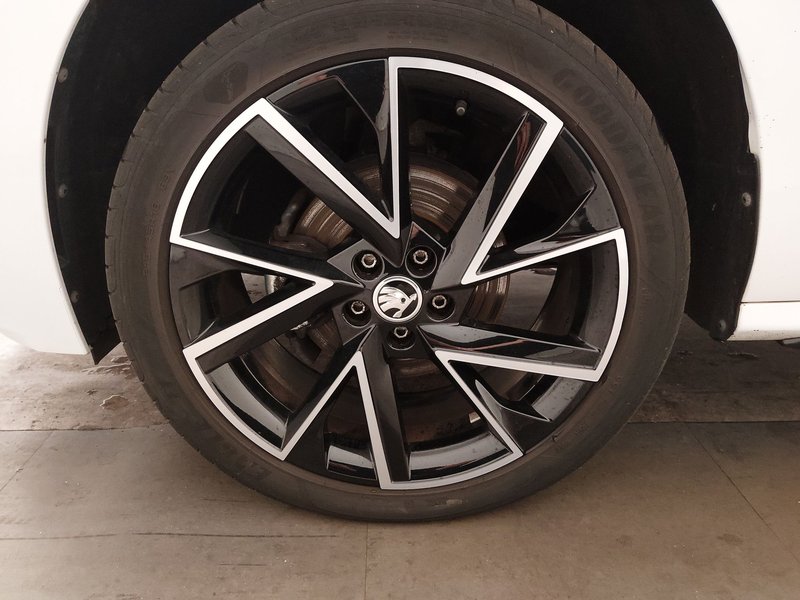Škoda Kamiq 1.5 TSI automatik Monte Carlo • panorama • AHK — 8