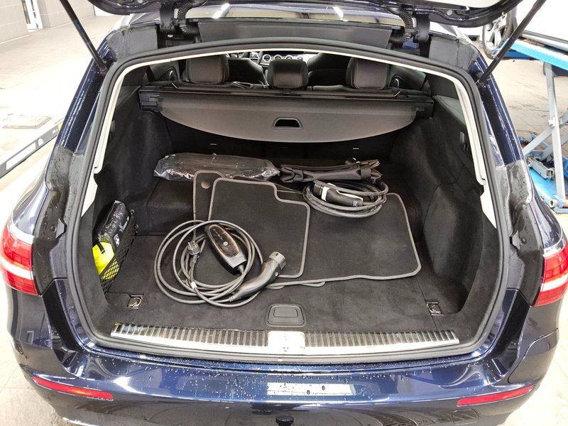 Mercedes-Benz E 300 de automatik AMG Line • panorama • 360° kamera — 13