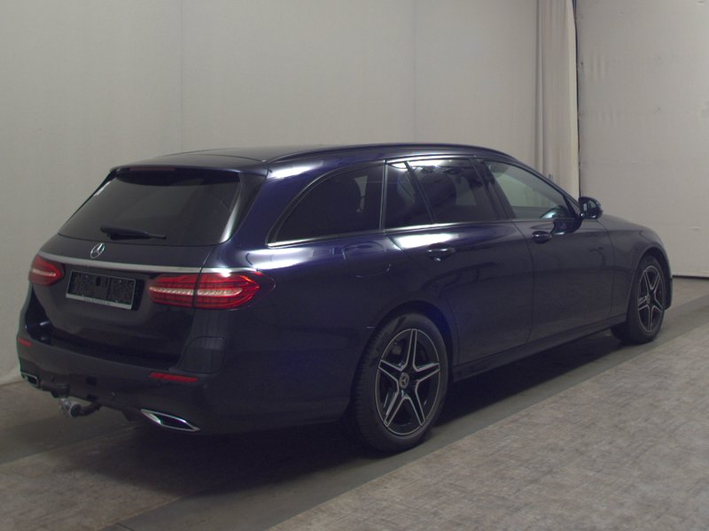 Mercedes-Benz E 300 de automatik AMG Line • panorama • 360° kamera — 4