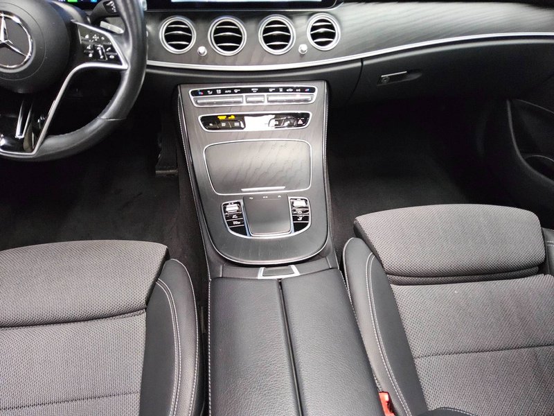 Mercedes-Benz E 300 de automatik AMG Line • panorama • 360° kamera — 6