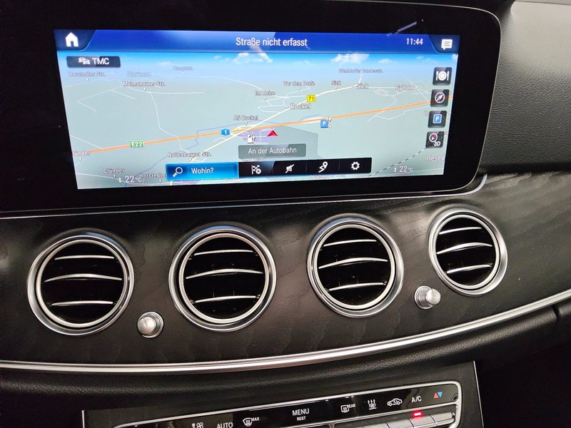 Mercedes-Benz E 300 de automatik AMG Line • panorama • 360° kamera — 7