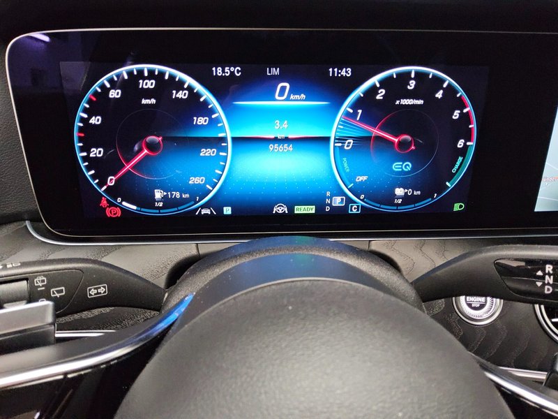 Mercedes-Benz E 300 de automatik AMG Line • panorama • 360° kamera — 8