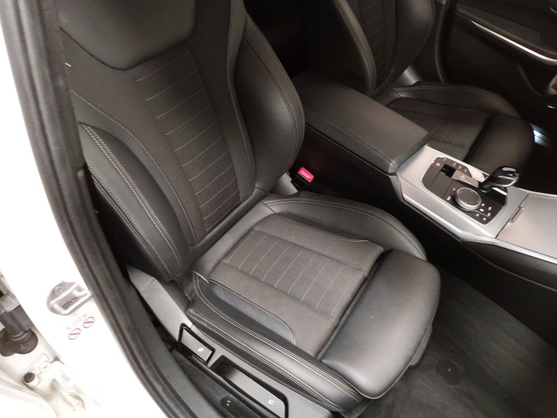 BMW 330e Touring automatik Sport Line • ACC • LED — 10