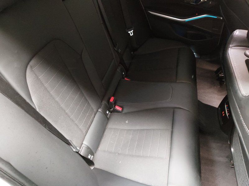 BMW 330e Touring automatik Sport Line • ACC • LED — 12