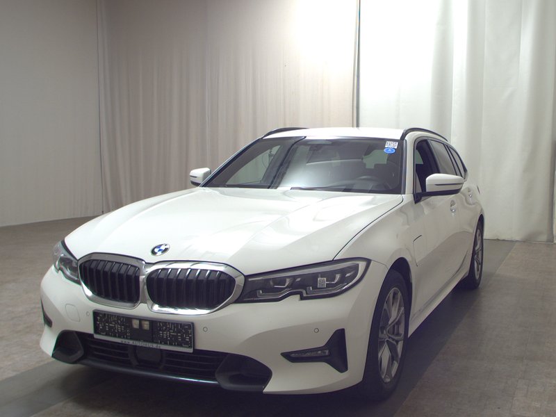 BMW 330e Touring automatik Sport Line • ACC • LED — 2