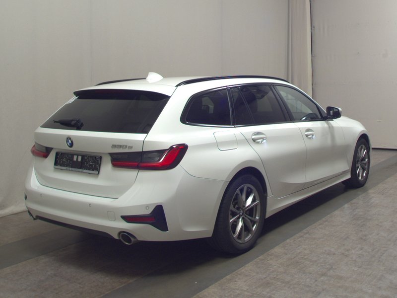 BMW 330e Touring automatik Sport Line • ACC • LED — 4