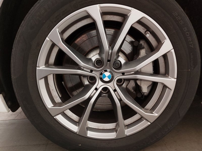 BMW 330e Touring automatik Sport Line • ACC • LED — 8