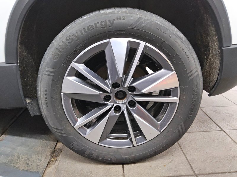 Škoda Karoq 2.0 TDI automatik 4x4 Tour • LED • digitalni instrumenti — 11