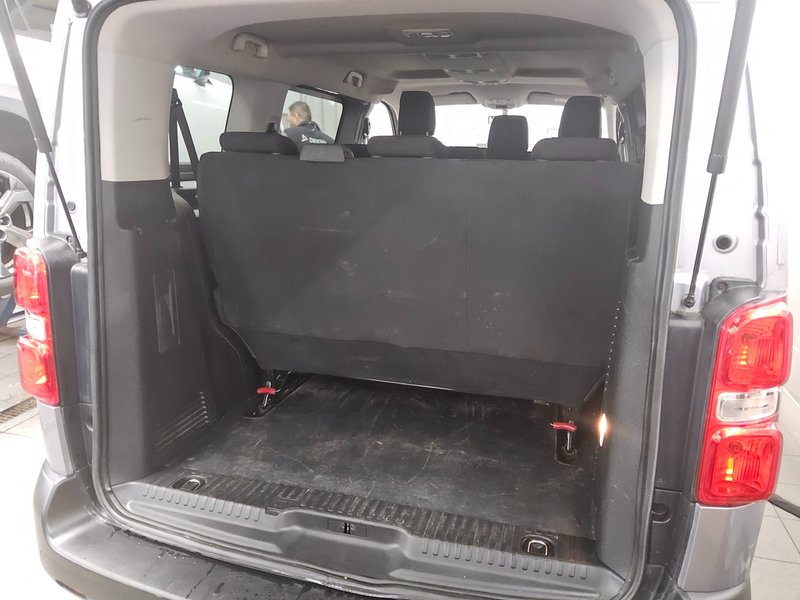 Opel Vivaro 2.0 D • AHK — 11