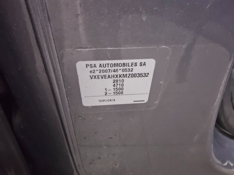 Opel Vivaro 2.0 D • AHK — 13