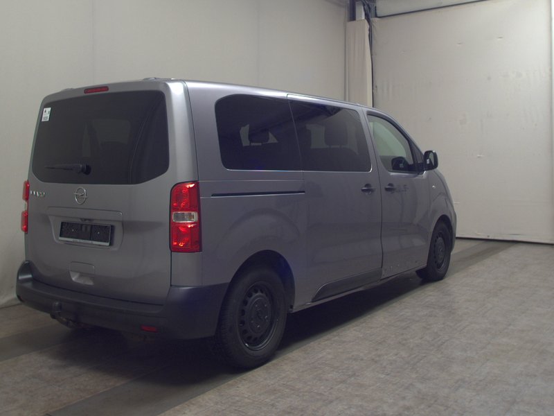 Opel Vivaro 2.0 D • AHK — 4