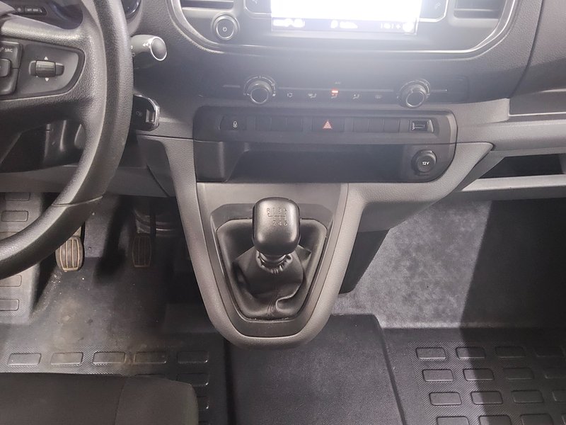 Opel Vivaro 2.0 D • AHK — 6