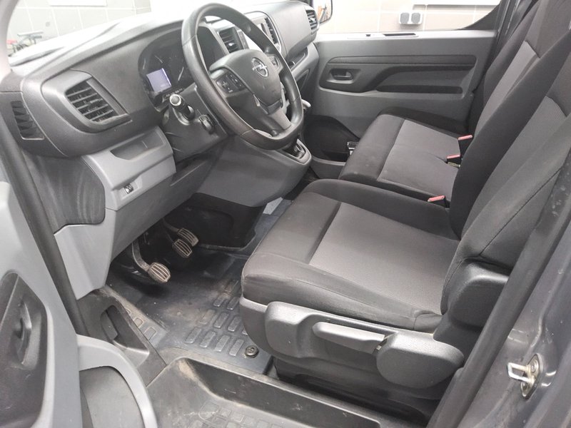 Opel Vivaro 2.0 D • AHK — 8