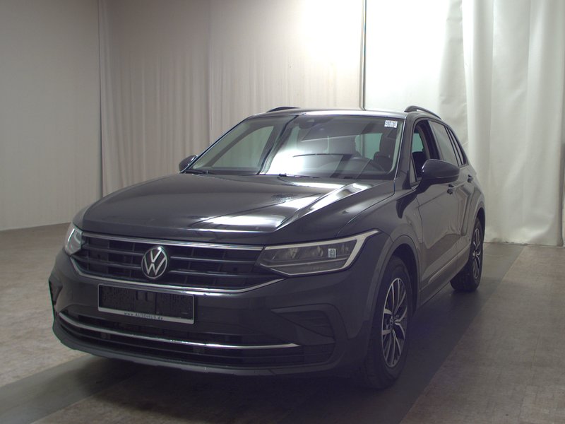 Volkswagen Tiguan 2.0 TDI automatik Life • ACC • AHK — 2