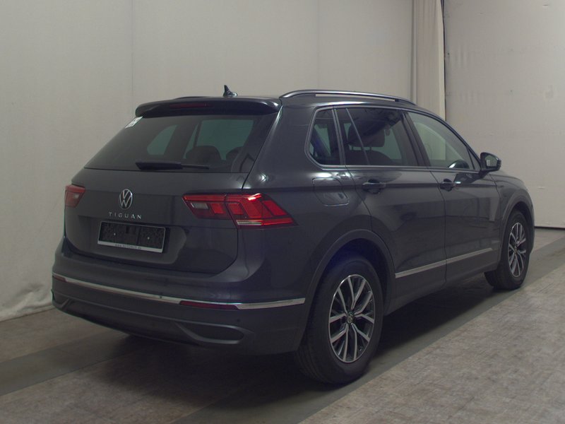 Volkswagen Tiguan 2.0 TDI automatik Life • ACC • AHK — 4