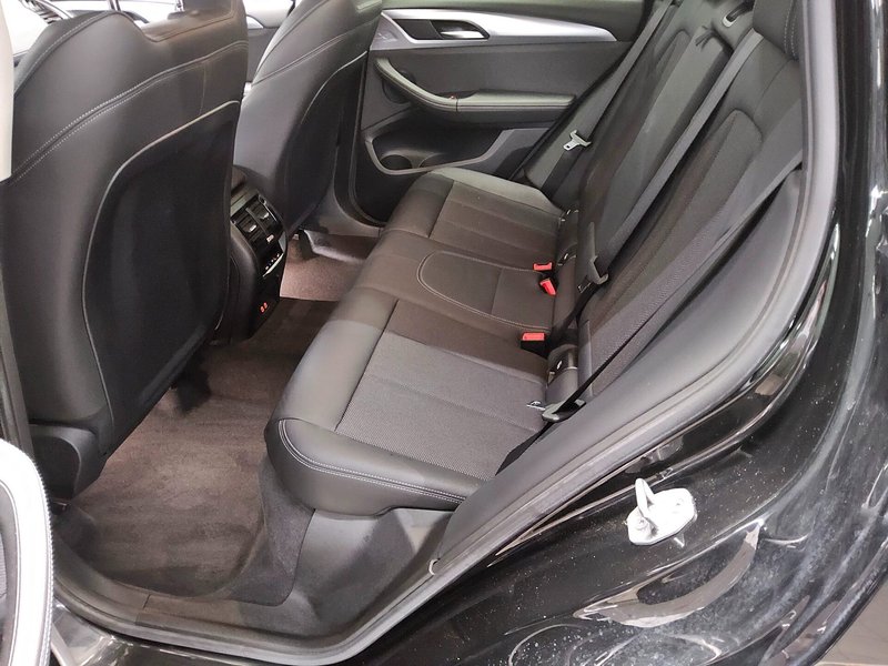BMW X3 xDrive20d automatik • 360° kamera • ACC — 13
