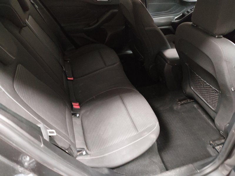 Ford Focus Turnier 1.5 automatik EB Titanium • LED • navigacija — 12