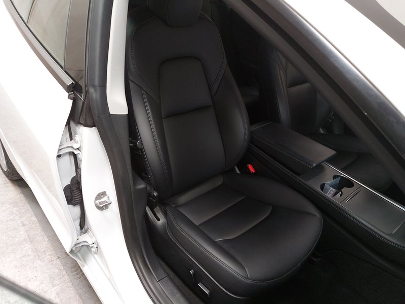 Tesla Model 3 RWD • panorama • koža — 10