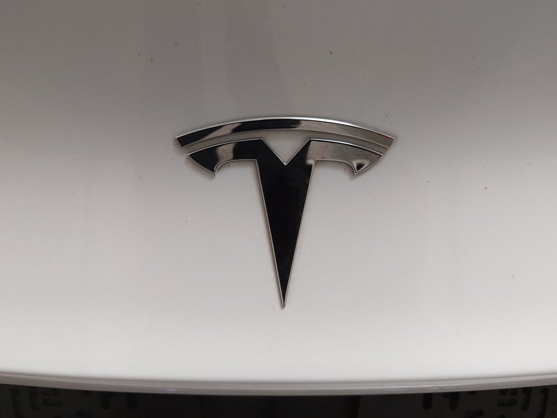 Tesla Model 3 RWD • panorama • koža — 18